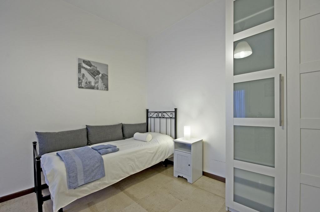 Apartment Chiesarossa Milano Rum bild